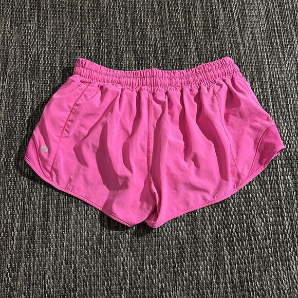 Lululemon Hotty Hot Low-Rise Short 2.5" - Picture 2 of 8